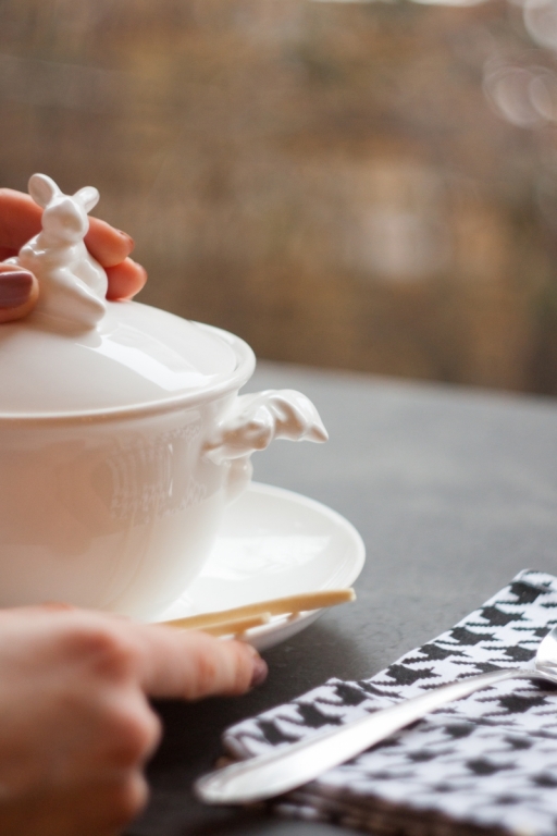 Бульонница "Кролик - Везунчик" с тарелкой, 425 мл, Белый